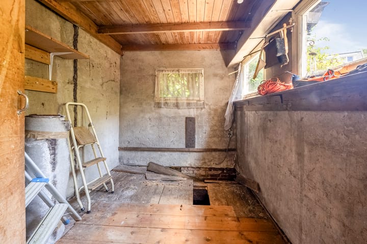 Photo 32 of Leeghwaterstraat 15