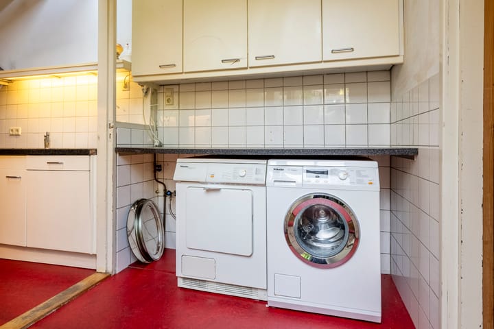 Photo 34 of Leeghwaterstraat 15