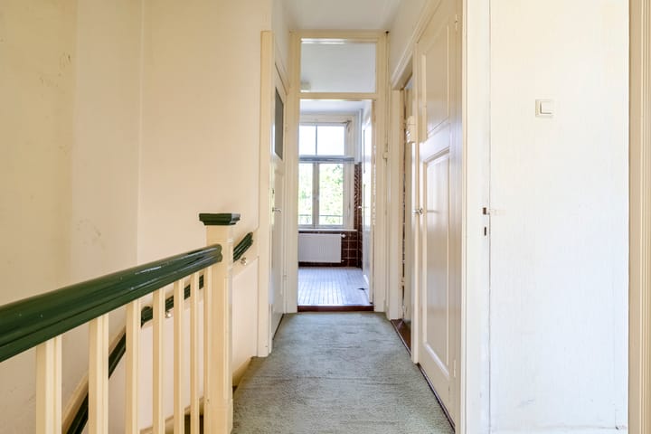 Photo 36 of Leeghwaterstraat 15