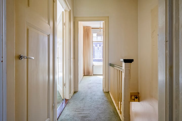 Photo 37 of Leeghwaterstraat 15