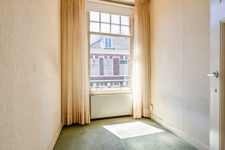 Photo 38 of Leeghwaterstraat 15