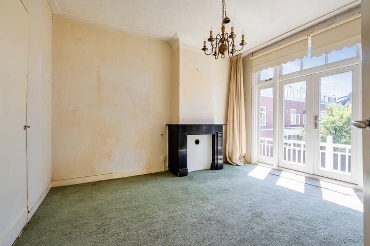 Photo 40 of Leeghwaterstraat 15