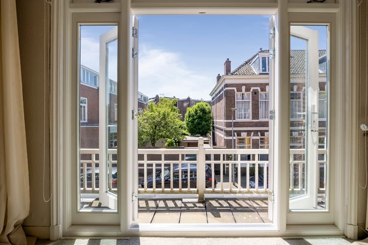 Photo 42 of Leeghwaterstraat 15