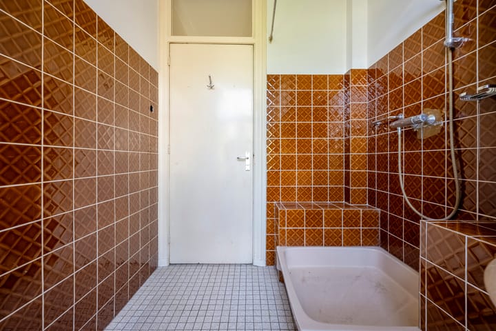 Photo 46 of Leeghwaterstraat 15