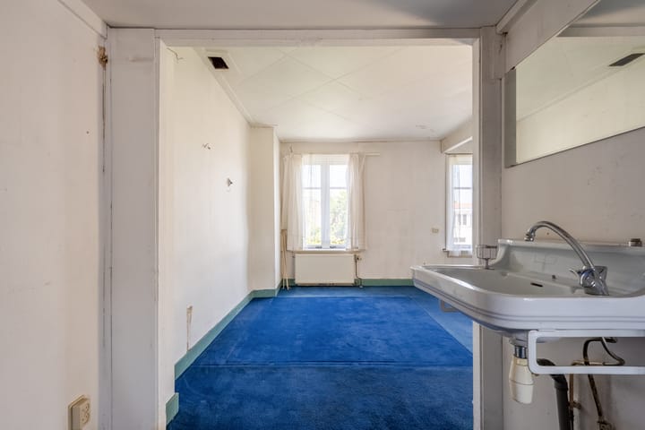 Photo 60 of Leeghwaterstraat 15