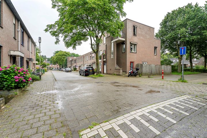 Bekijk foto 18 van Pieternel Koomansstraat 32