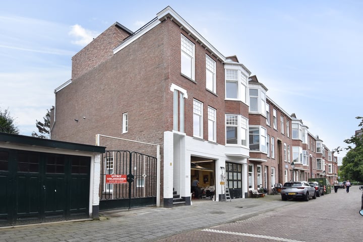 View photo 2 of Johan van Hoornstraat 41