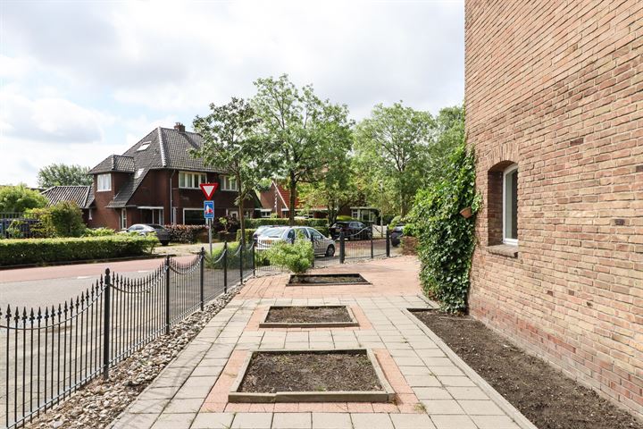 Bekijk foto 44 van Krijn van den Helmstraat 1