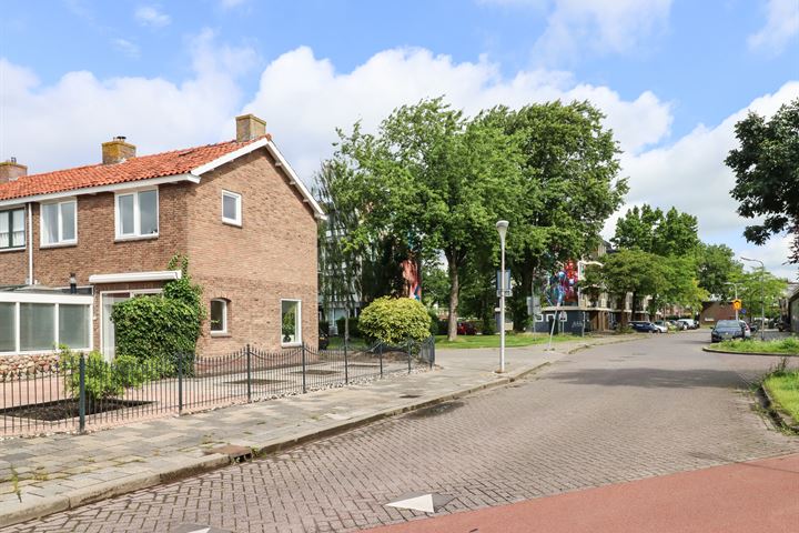 Bekijk foto 47 van Krijn van den Helmstraat 1