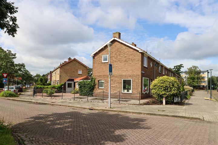 View photo 48 of Krijn van den Helmstraat 1