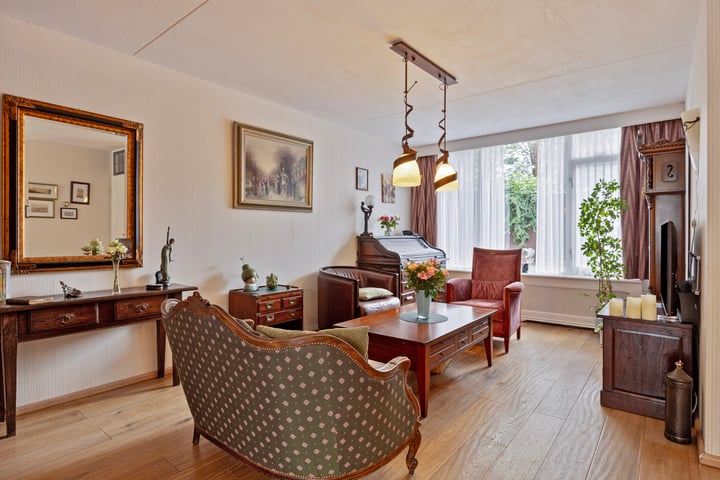 Bekijk foto 2 van Pasteurstraat 6