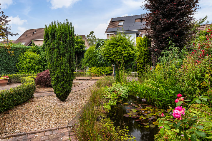 Bekijk foto 32 van Hietveldweg 16