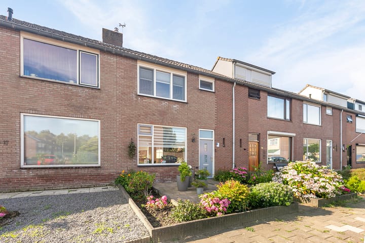 Foto 7 van Azaleastraat 18