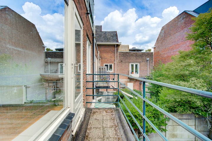 View photo 30 of Van Koetsveldstraat 9