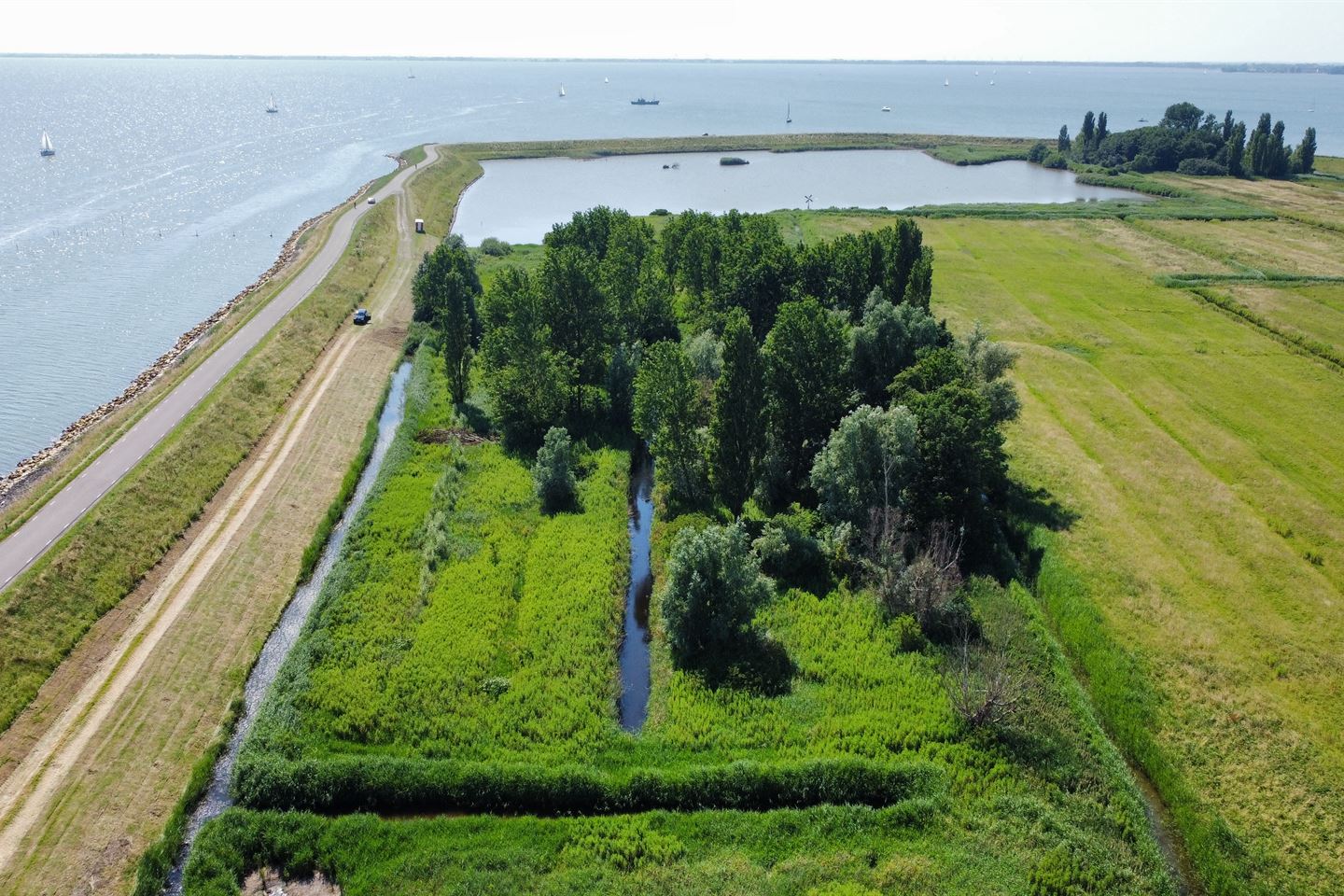 Bekijk foto 2 van Zuiderdijk