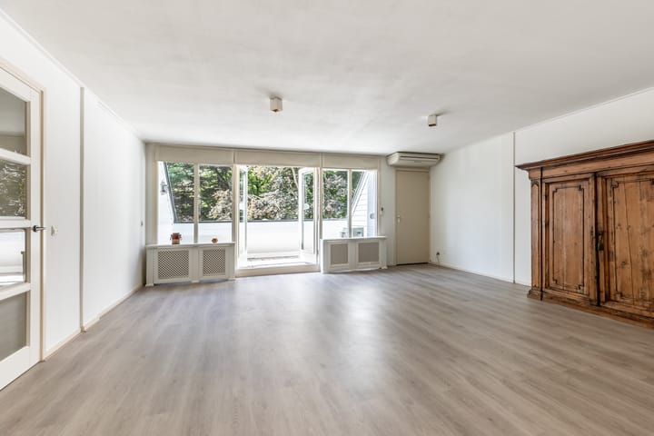 Foto 2 van Dorpsplein 2-G