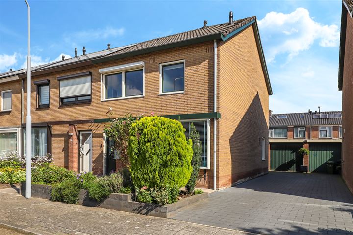 View photo 1 of Ranonkelstraat 34