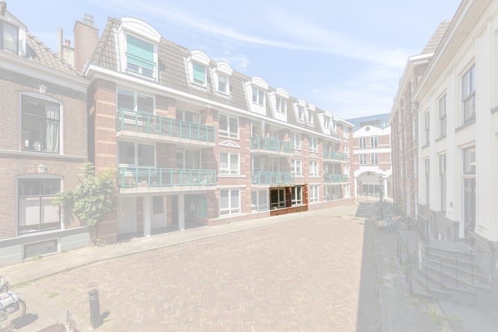 Bekijk foto 2 van Graaf van Burenstraat 2-F10