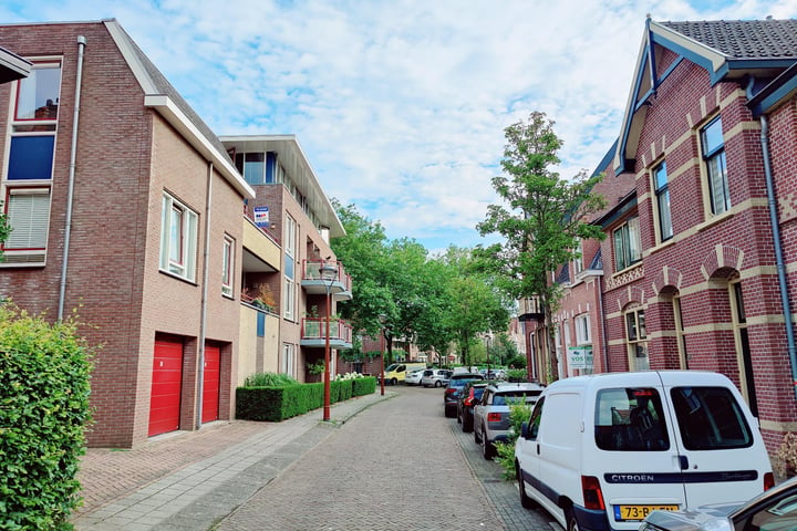 Bekijk foto 3 van Emmastraat 152