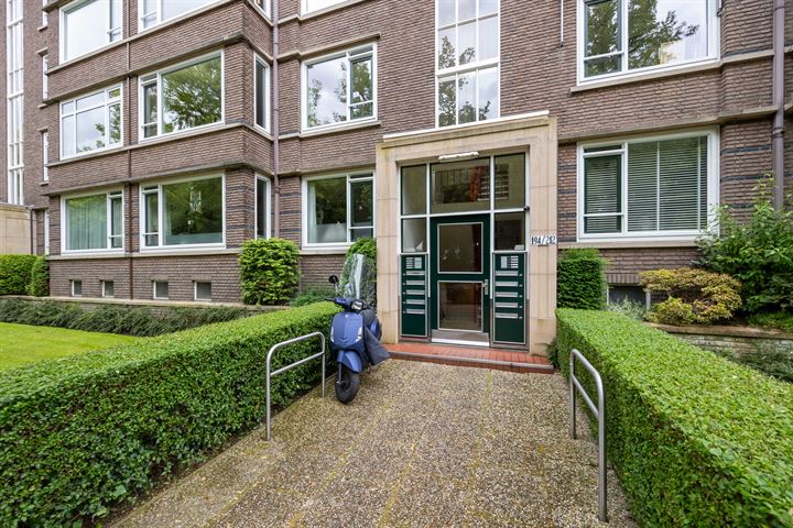 Bekijk foto 2 van Huis te Landelaan 210