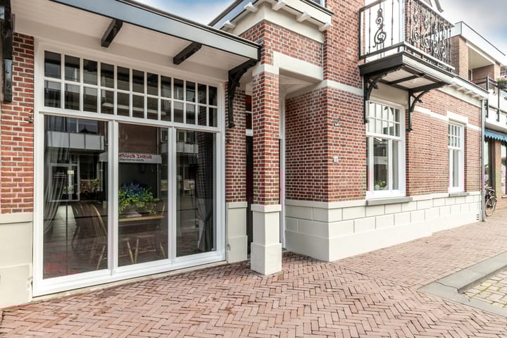 Photo 11 of Raadhuisstraat 11