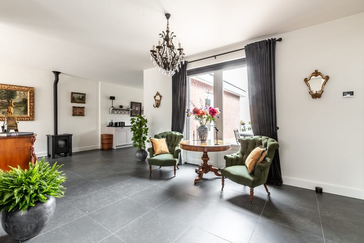 Photo 18 of Raadhuisstraat 11