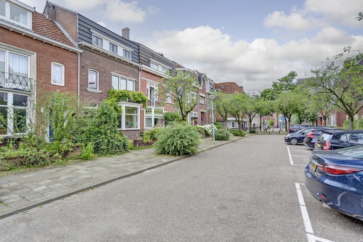 Bekijk foto 48 van van Cleefstraat 16