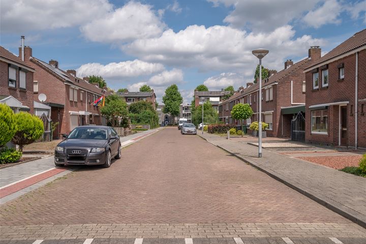 Bekijk foto 18 van de Genestetstraat 24