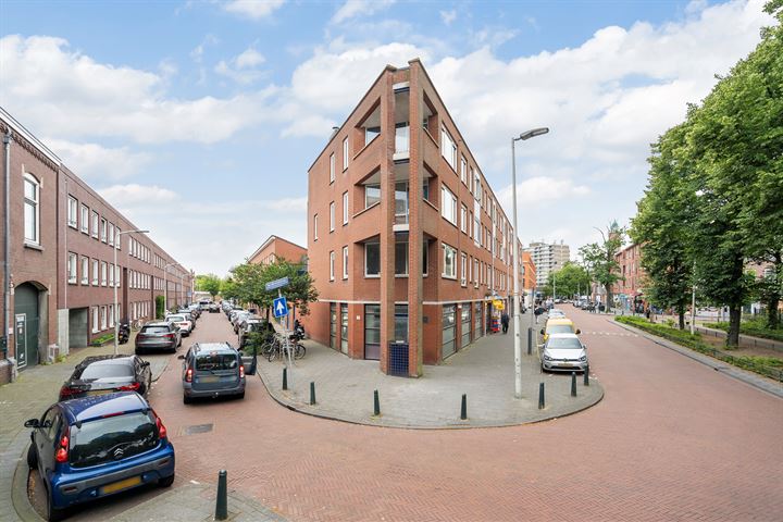 Bekijk foto 38 van Van Miereveltstraat 21