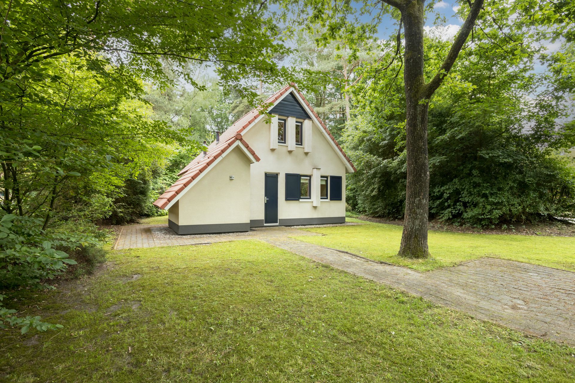 2-bedroom freehold villa in Hooghalen — photo 2 of 5