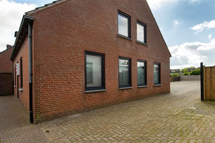 Bekijk foto 33 van Roosendaalsestraat 28