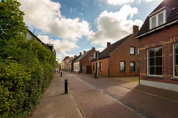 View photo 34 of Roosendaalsestraat 28