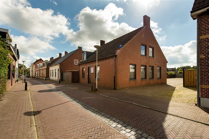 View photo 35 of Roosendaalsestraat 28