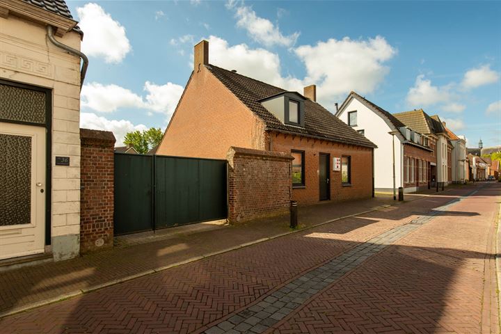 View photo 36 of Roosendaalsestraat 28