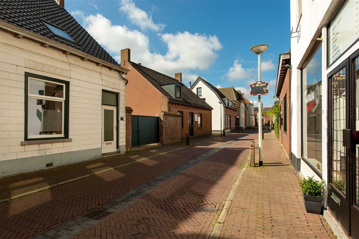 Bekijk foto 37 van Roosendaalsestraat 28