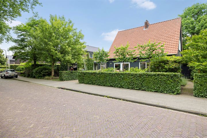 View photo 26 of J.M.Houwenstraat 33