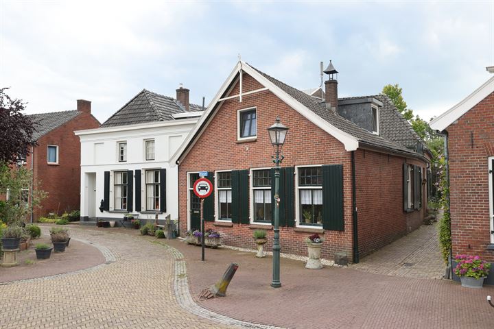 View photo 6 of Officierstraat 7