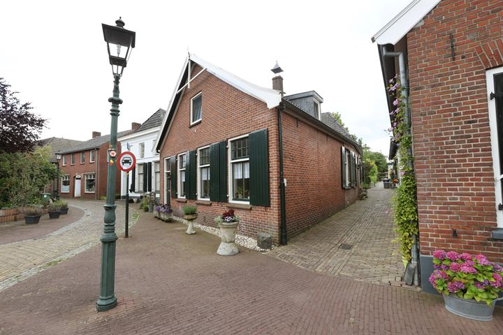 Bekijk foto 36 van Officierstraat 7