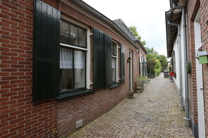 View photo 37 of Officierstraat 7