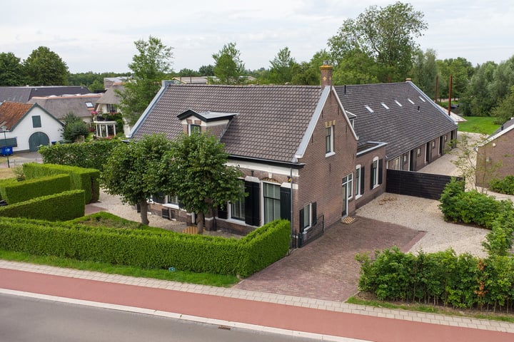 Bekijk foto 1 van Oud-Loosdrechtsedijk 50