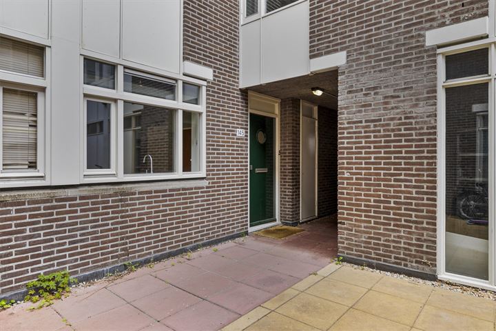 View photo 2 of Sint-Jacobstraat 145