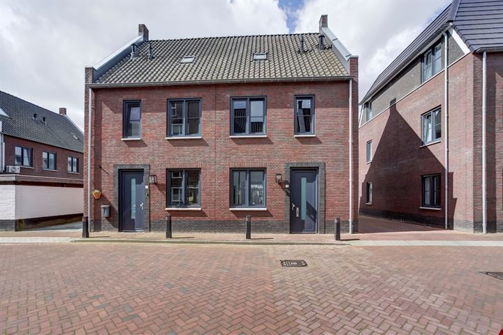 Bekijk foto 1 van Janus Rooijakkersstraat 3