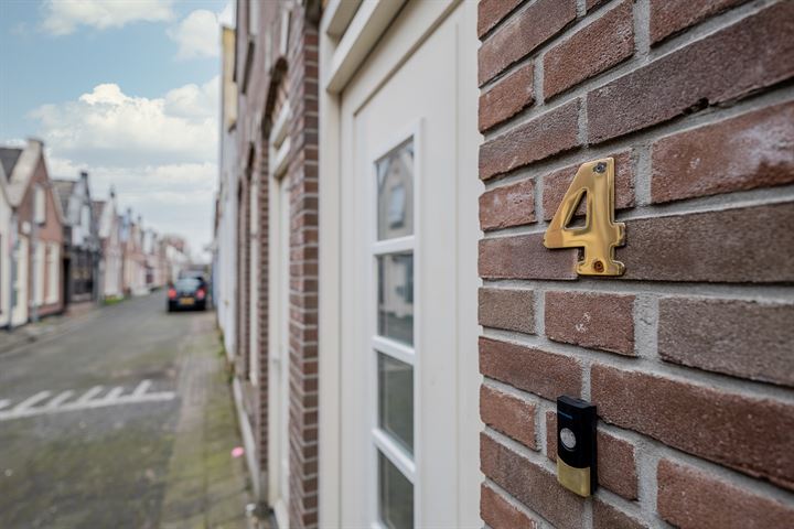 Bekijk foto 2 van Voorstraat 4