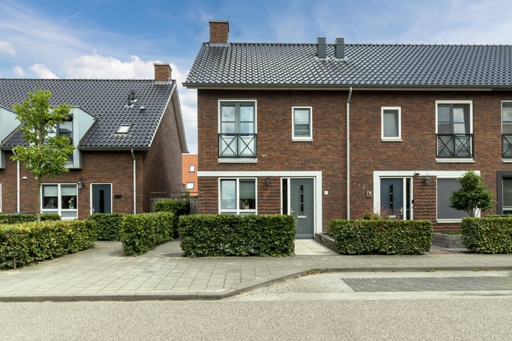 Bekijk foto 1 van Meester J van Dolderenstraat 21