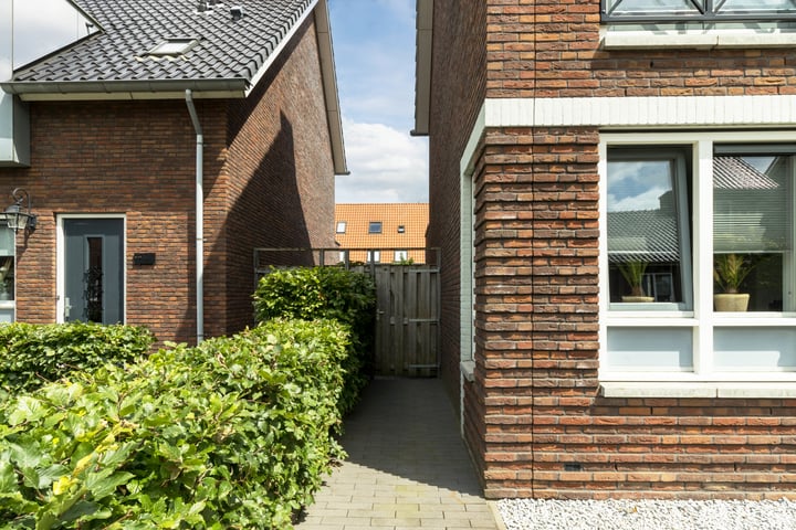 View photo 8 of Meester J van Dolderenstraat 21