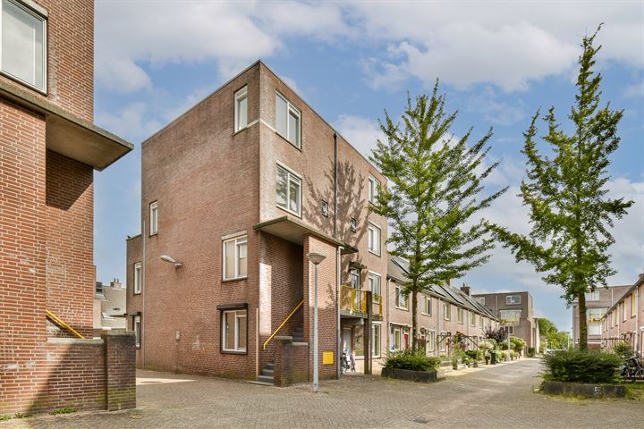 View photo 1 of Sandinostraat 54