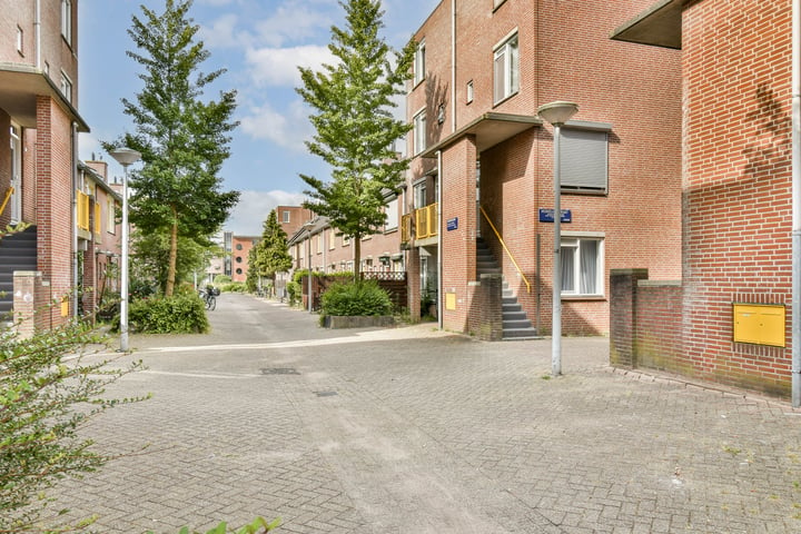 View photo 21 of Sandinostraat 54