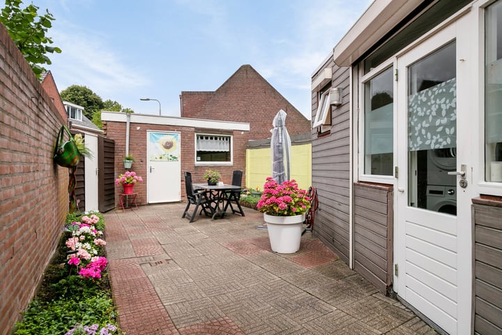 View photo 42 of Sparrenstraat 45