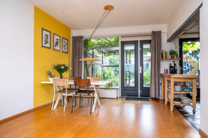 Photo 7 of van Limburg Stirumstraat 17