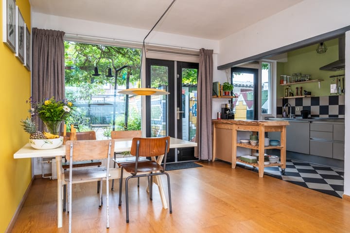 Photo 8 of van Limburg Stirumstraat 17